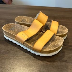 Reef Cushion Vista Hi Size 9